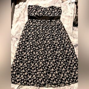 Beautiful Elegant Strapless Rose dress